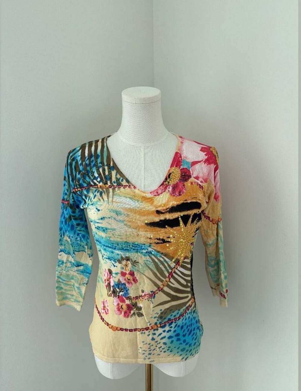 Vintage Tropical Floral Cheetah Print 3/4 Sleeve V-Neck Top
